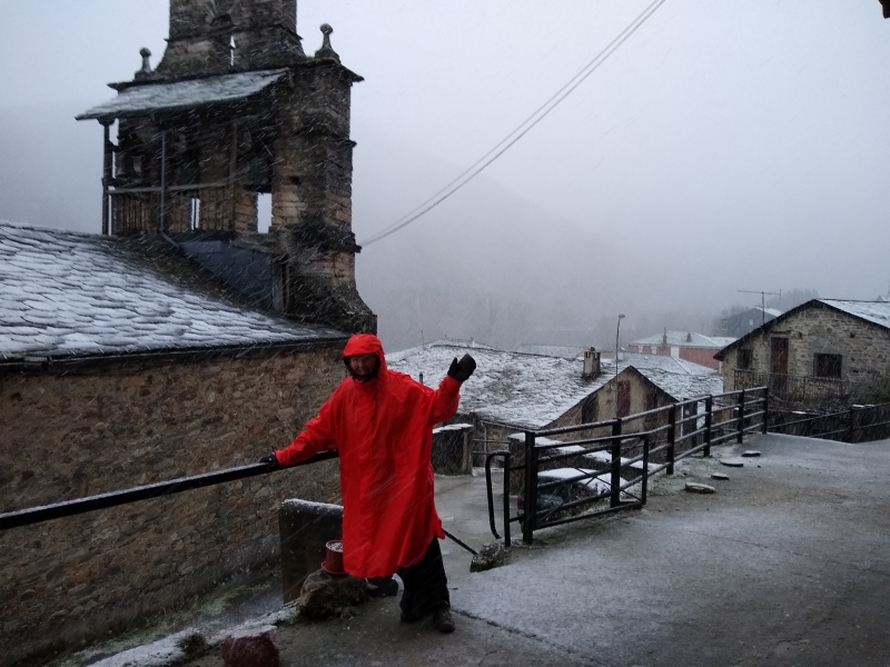 sharon bamber in winter weather 1000 miles walking & painting the way of st james