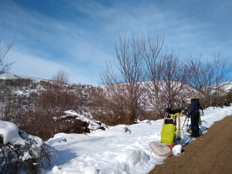 sharon bamber painting at O Cebreiro in the snow 1000 miles walking & painting the way of st James